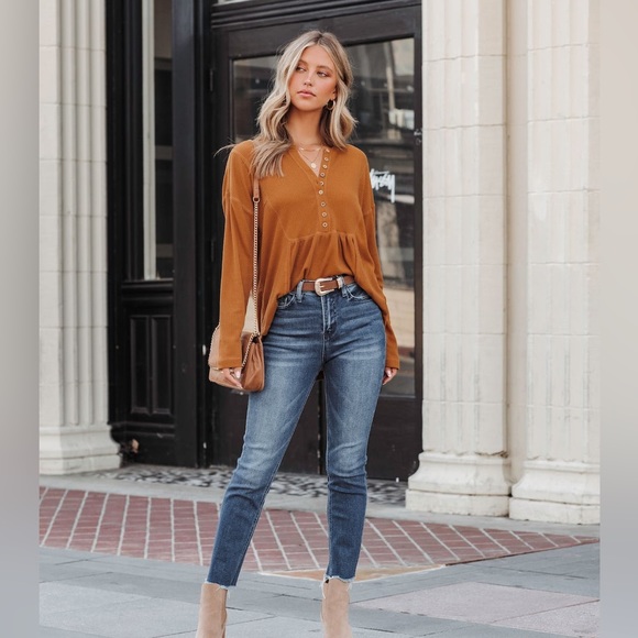 New In Women's Oversized Waffle Knit Henley Top - Picture 5 of 8